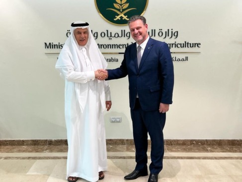 Carlos Fávaro e o ministro saudita do Meio Ambiente, Água e Agricultura, Abdulrahman Abdulmohsen A. AlFadley | Crédito: Divulgação/Mapa Carlos Fávaro e o ministro saudita do Meio Ambiente, Água e Agricultura, Abdulrahman Abdulmohsen A. AlFadley | Crédito: Divulgação/Mapa