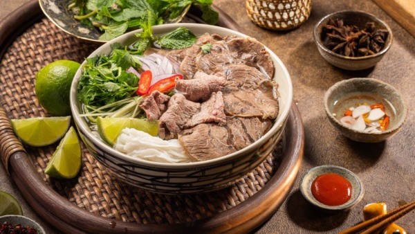 Comida típica do Vietnã com carne bovina; país abre mercado para o Brasil | Crédito: Schutterstock