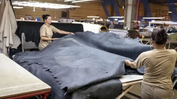 Couro em fábrica da JBS